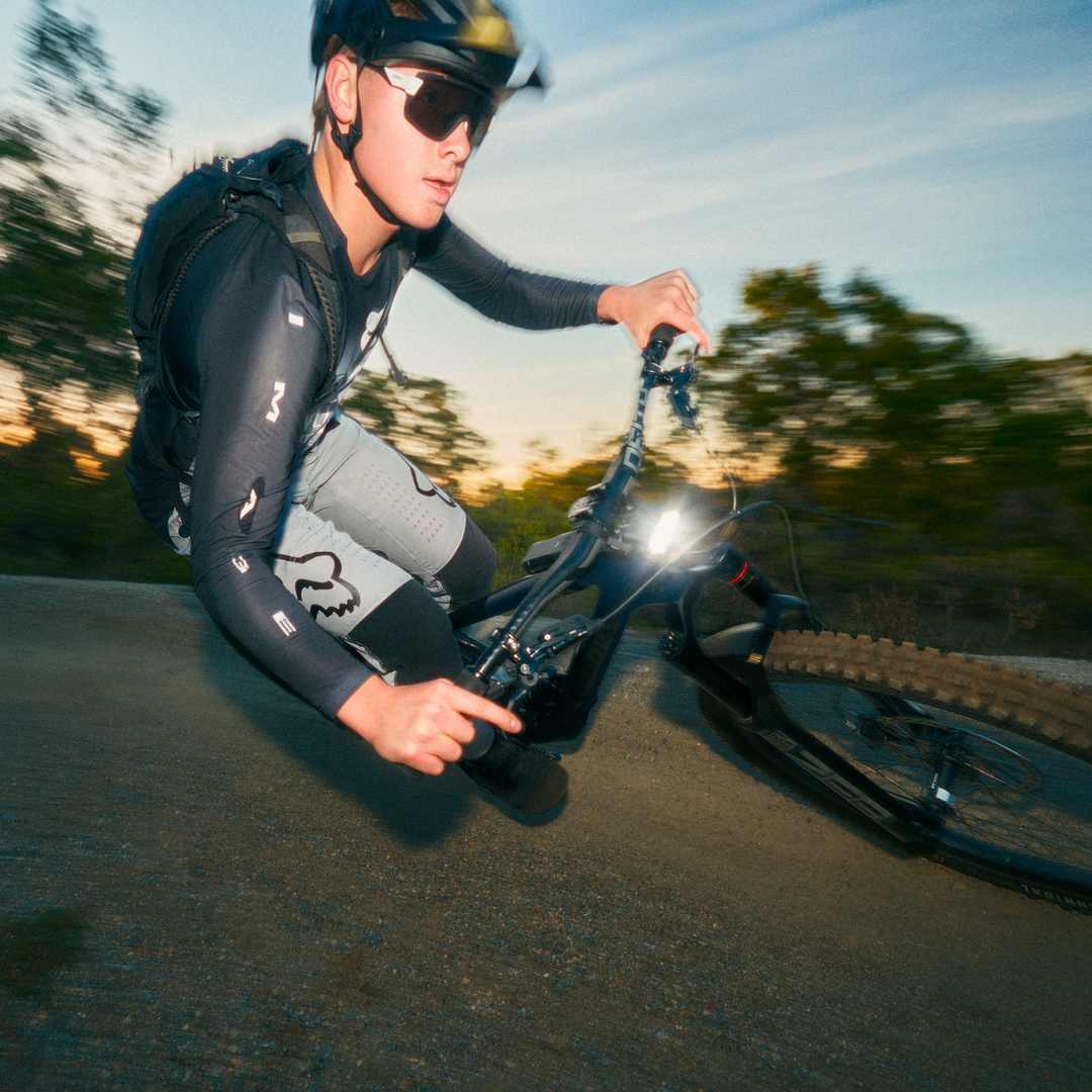 knog_blinder_x_1800_13335_lifestyle_1a_1340x.jpg