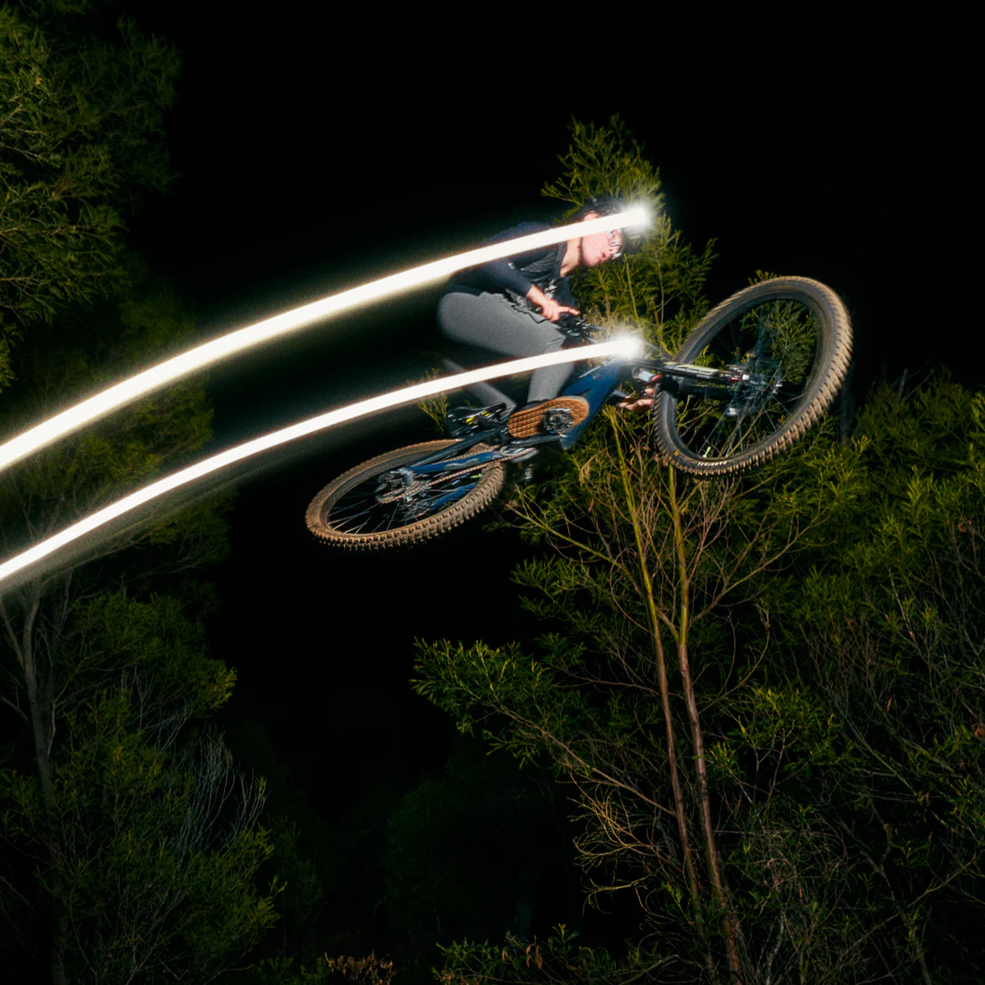 knog_blinder_x_1800_13335_lifestyle_4_1340x.png